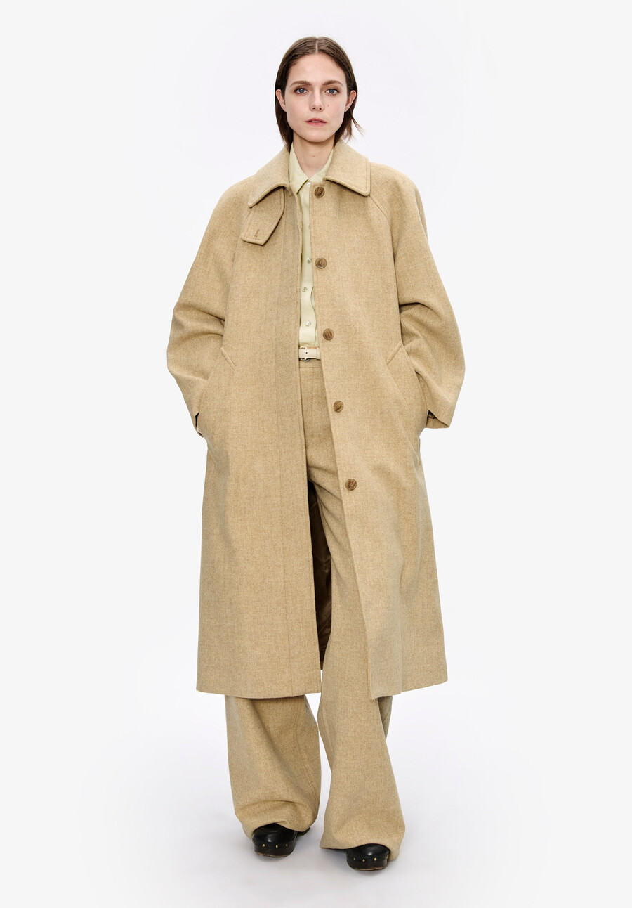 raglan sleeve coat